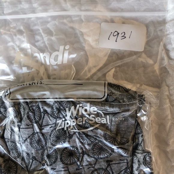 Old Navy Relaxed Tee - Picture 4 of 4